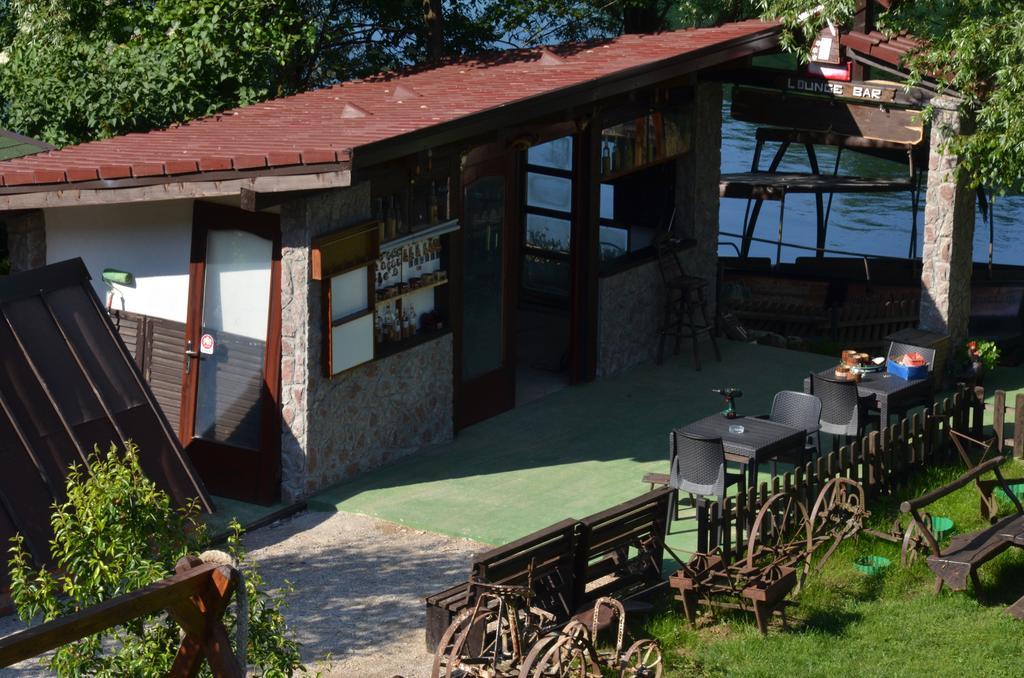 Rooms And Apartments Neron Bihac Lohovo Exteriér fotografie